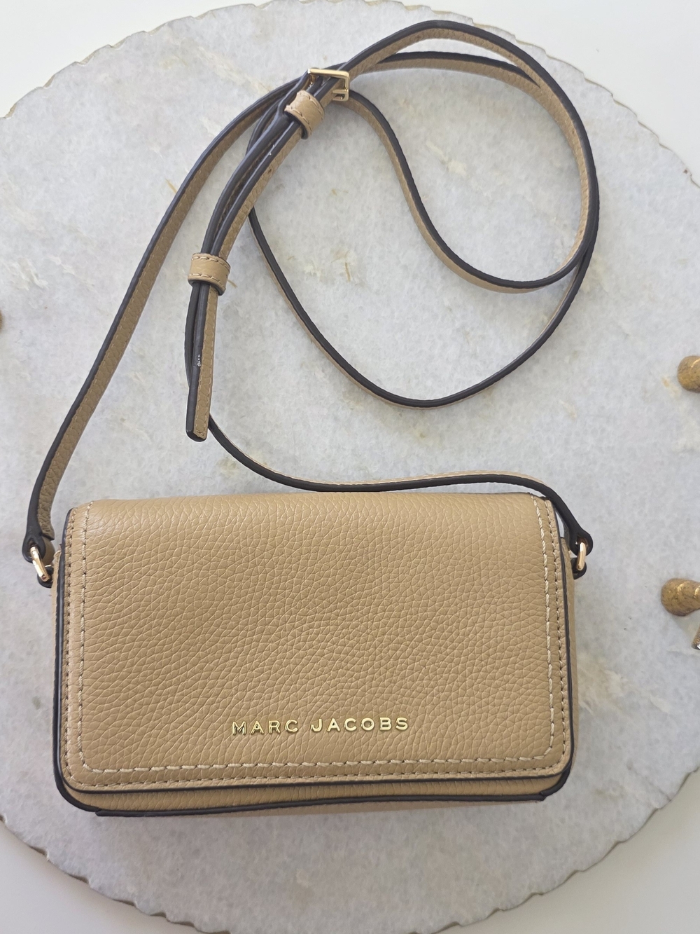 Marc Jacobs Pebbled Tan Leather Crossbody with Gold Logo - Picture 8 of 9
